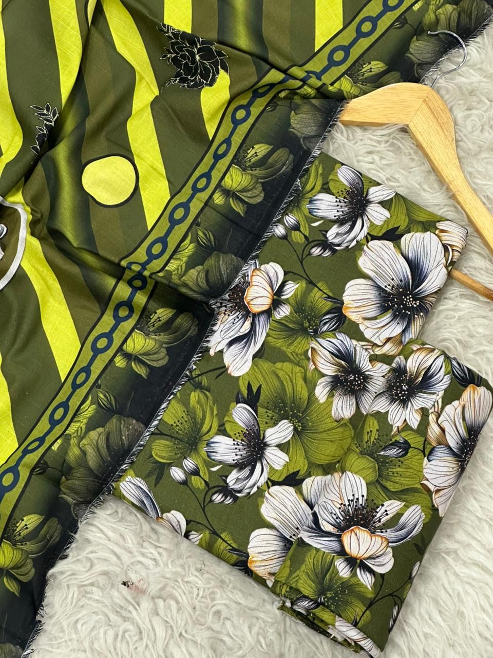 Alkaram 3 piece khadar (2607)